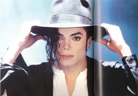 Cum ar fi arătat azi Michael Jackson, dacă nu ar fi făcut niciodată operații! Fanii au rămas muți de uimire!
