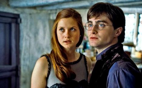 O știi din filmul „Harry Potter”, dar dacă vezi cum arată azi sigur nu o mai recunoști! S-a transformat într-o roșcată extrem de sexy!