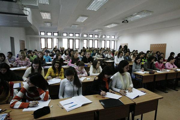 Candidaţii care copiază ar putea face şapte ani de &icirc;nchisoare! Noile măsuri luate de autorităţi