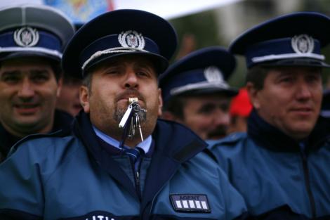 EURO 2016! Românii, pregătiți să petreacă după fiecare meci! Aproape 2.700 de poliţişti vor asigura ordinea în zona localurilor