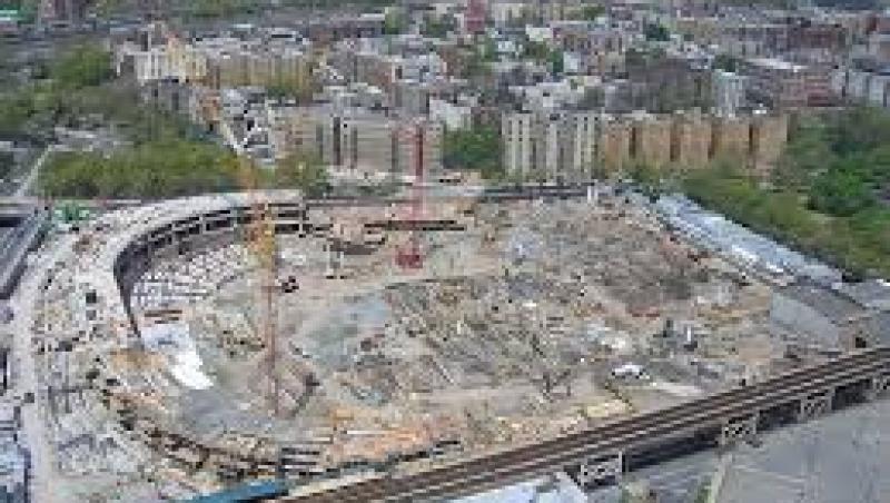 Bonsoir, STADE DE FRANCE! 10000 de oameni au muncit trei ani pentru a-l construi, iar teroriștii voiau să-l dărâme într-o clipă