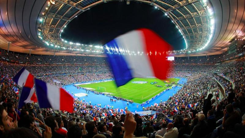 Bonsoir, STADE DE FRANCE! 10000 de oameni au muncit trei ani pentru a-l construi, iar teroriștii voiau să-l dărâme într-o clipă