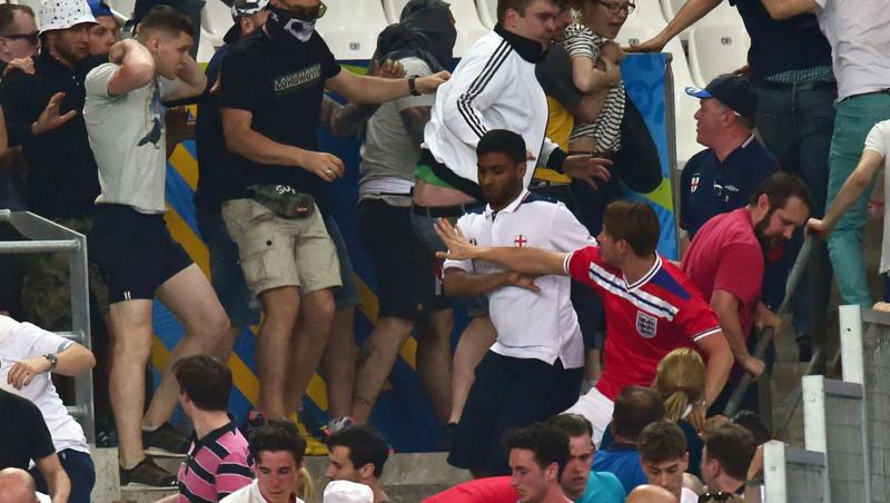 UPDATE: Anglia și Rusia, ameninţate cu EXCLUDEREA de la EURO-2016 în caz de noi violențe. Cine sunt vinovații: suporterii ruși sau huliganii englezi?