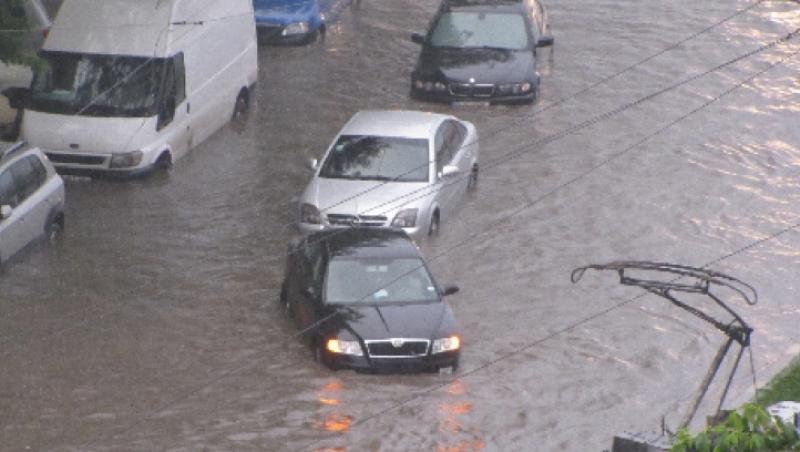 Bucureşti şi zonele limitrofe, sub ape! Inundațiile fac ravagii în Capitală!