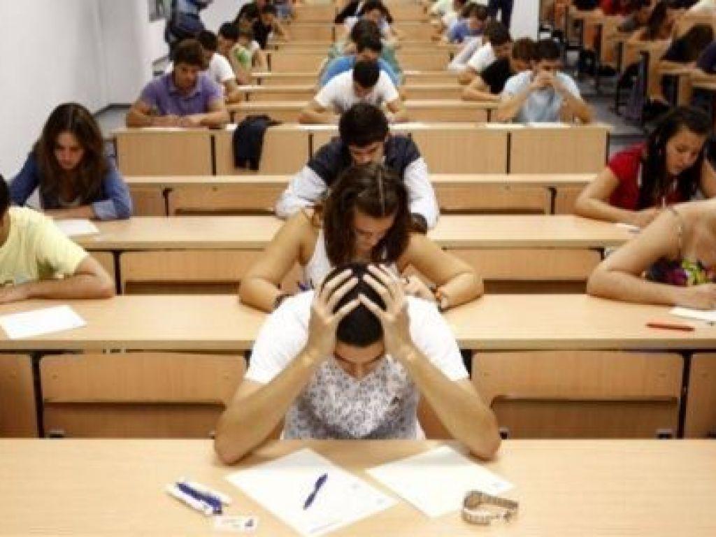 BAC 2016. Dacă ai picat examenul, nu-i bai! Primeşti bani timp de şase luni de zile