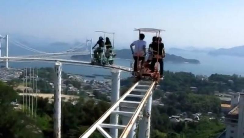 Cel mai nebun roller coaster de pe planetă! Doar cei mai curajoși oameni se încumetă să încerce! (VIDEO)