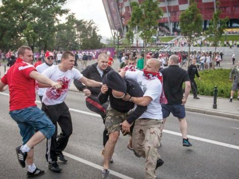 EURO 2016. Rușii amendați cu 150.000 de euro, după incidentele violente de sâmbătă. Ar putea face cale întoarsă, spre casă