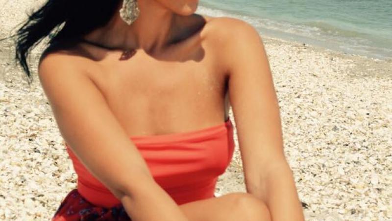 Online-ul FIERBE! Lavinia e din ce în ce mai sexy: În plină vară, apariție mult prea senzuală, pe plajă