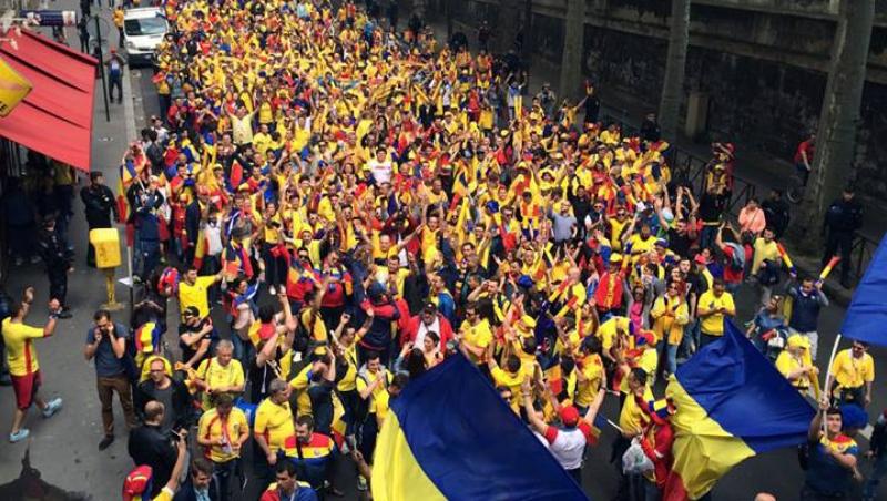EURO 2016. Peste o mie de persoane participă la parada suporterilor români la Paris. Tricolorii se îndreptă optimiști spre Stadionul Parc des Princes
