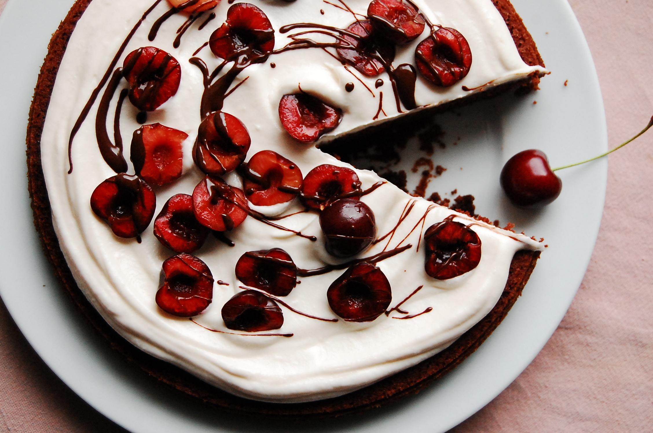 "Zâmbet de vară", prăjitura cu cireșe, care îți va încânta toate simțurile: Cum se prepară cel mai delicios desert