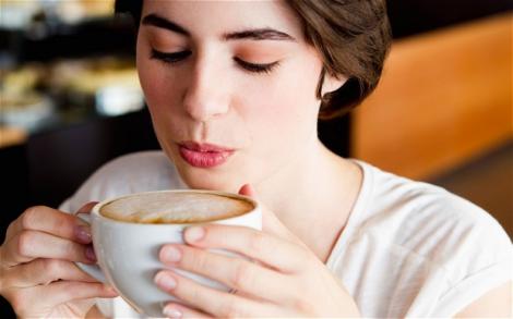 Modul în care bei cafeaua te poate distruge! Un mic detaliu face diferența dintre sănătate și boală curată!
