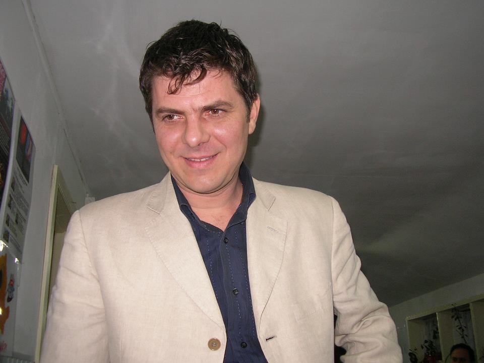 Unul dintre cei patru pasageri decedați &icirc;n tragicul accident de la Perșani era profesor de muzică al Palatului Copiilor din Iași. Apropiații sunt &icirc;n stare de șoc