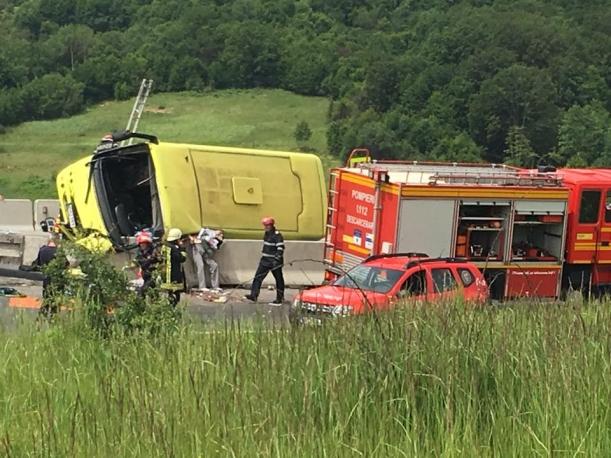 IMAGINI DRAMATICE de  la locul tragediei din Perşani, la scurt timp după accident - VIDEO