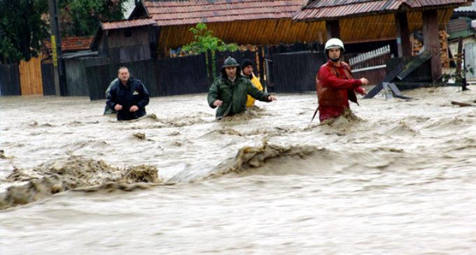 Vremea rea lovește cu putere! Ploile torențiale vor face ravagii. Cod galben de inundați &icirc;n 28 de județe
