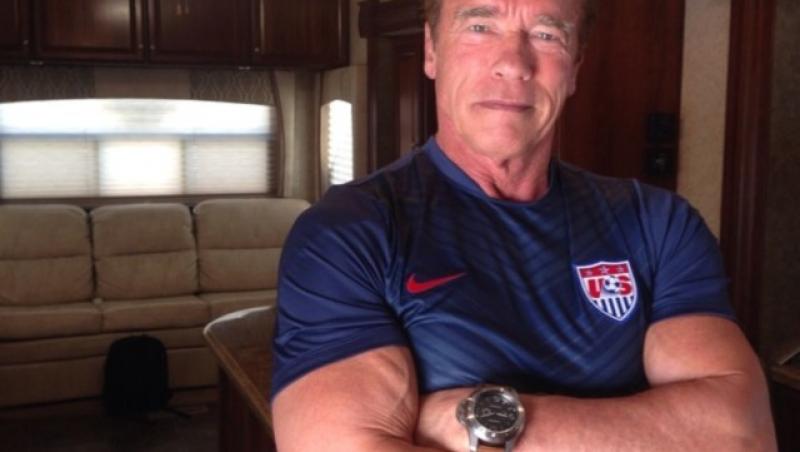 Arnold Schwarzenegger, la un pas de tragedie. A fost atacat de un elefant african - VIDEO