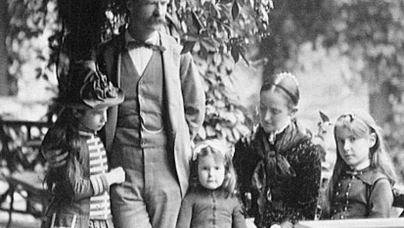 Pe Mark Twain, ”tatăl” lui  Tom Sawyer și Huckleberry Finn, toată lumea îl credea mort. La 2 iunie 1897, „răposatul” a înviat:  „Știrea despre moartea mea a fost o exagerare!