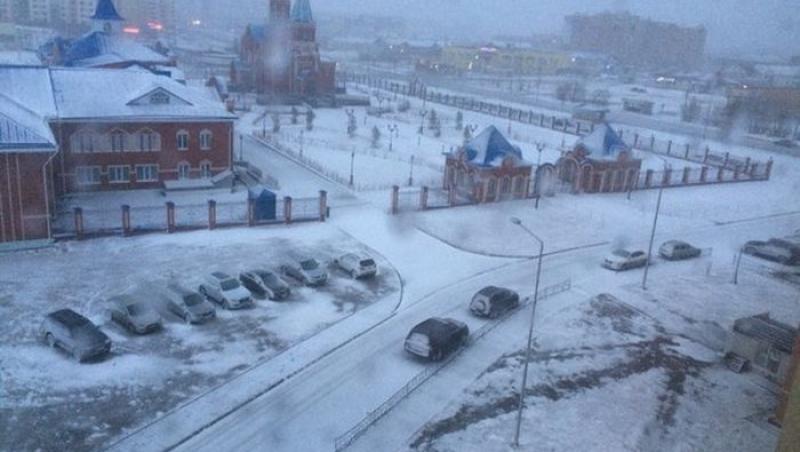 Cum au sărbătorit rușii 1 Iunie, prima zi a verii. „A nins, ne-am jucat cu zăpadă, ne-am simțit copii!” GALERIE FOTO