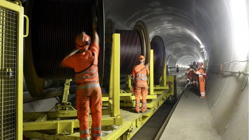 După 17 ani de muncă, Elveția are cel mai lung tunel de cale ferată din lume. Măsoară peste 57 km și a luat viața a 9 persoane