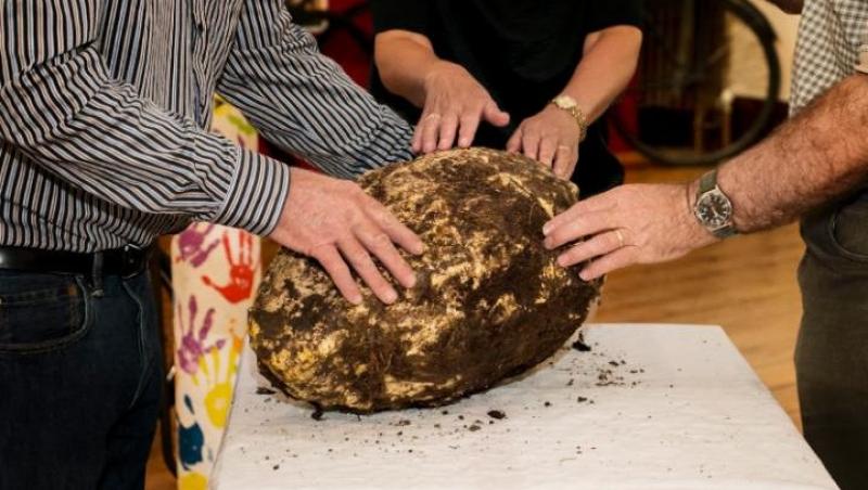 Un bărbat a găsit o bucată de unt veche de mai bine de 2.000 de ani! Dar când s-a apropiat mai atent a observat ceva bizar!