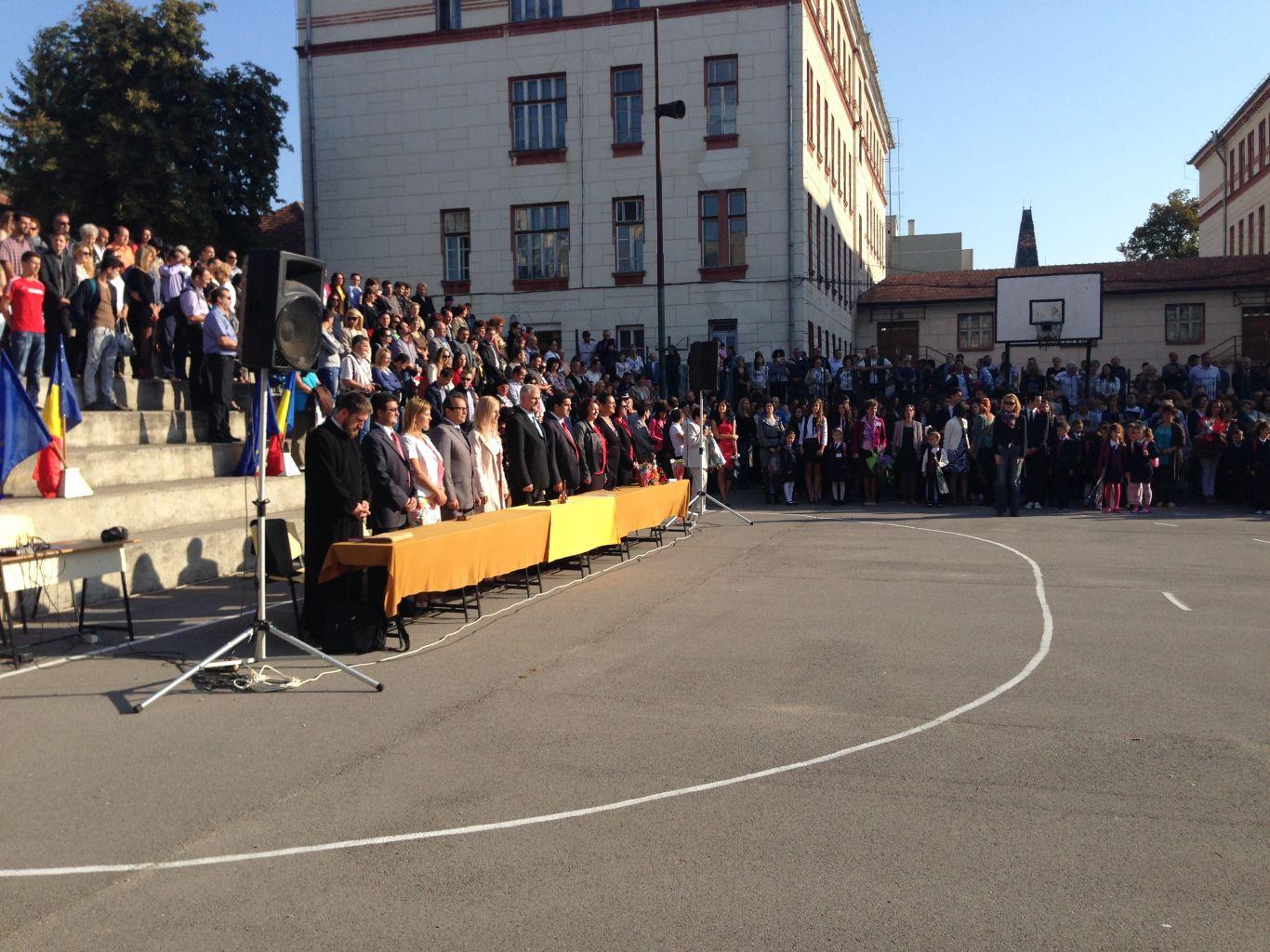 Pentru unii elevi, școala &icirc;ncepe mai devreme! Anunțul făcut de Ministrul Educației cu privire la deschiderea noului an școlar