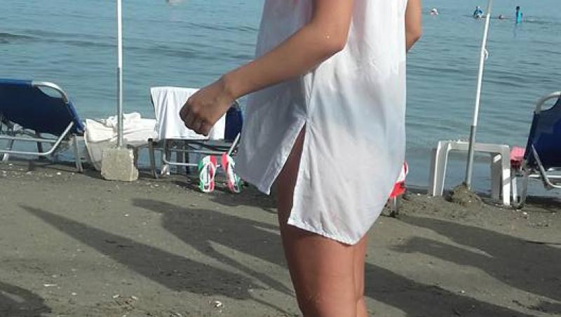 Alexandra de la ”Mireasă pentru fiul meu”, periculos de sexy la plajă! COD ROȘU pentru domni! FOTO