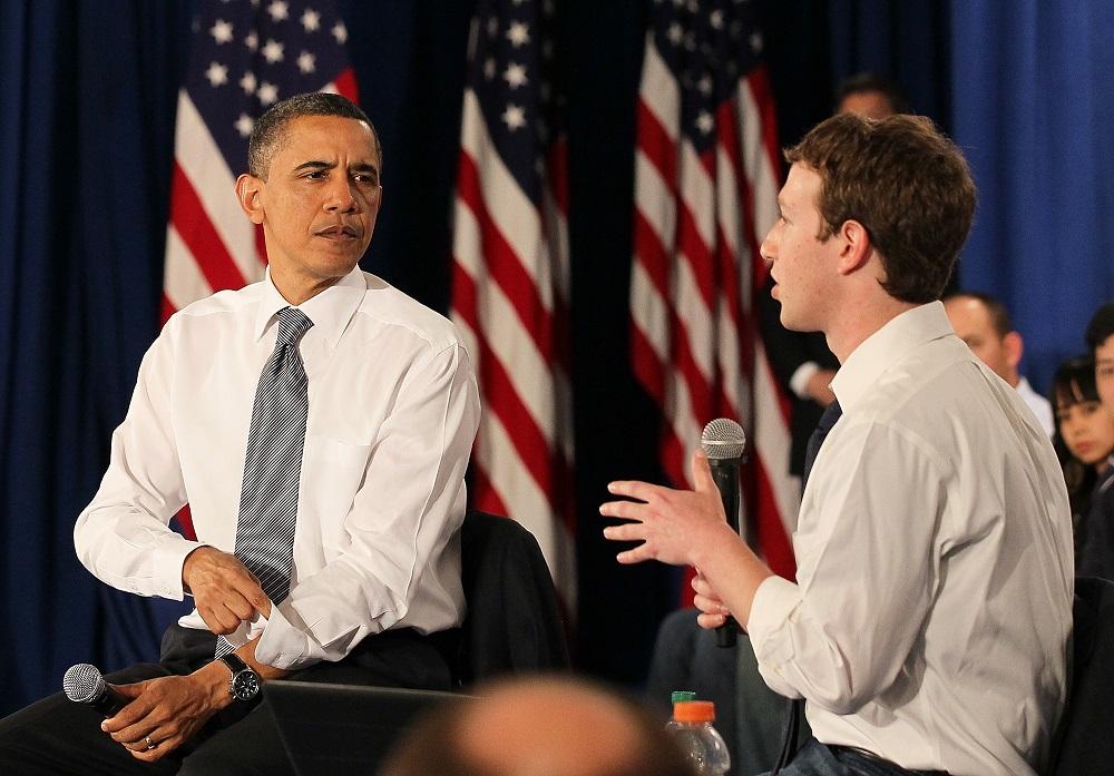 Barack Obama și Mark Zuckerberg, discuții pe Facebook Live. Ce au de &icirc;mpărțit cei doi giganți