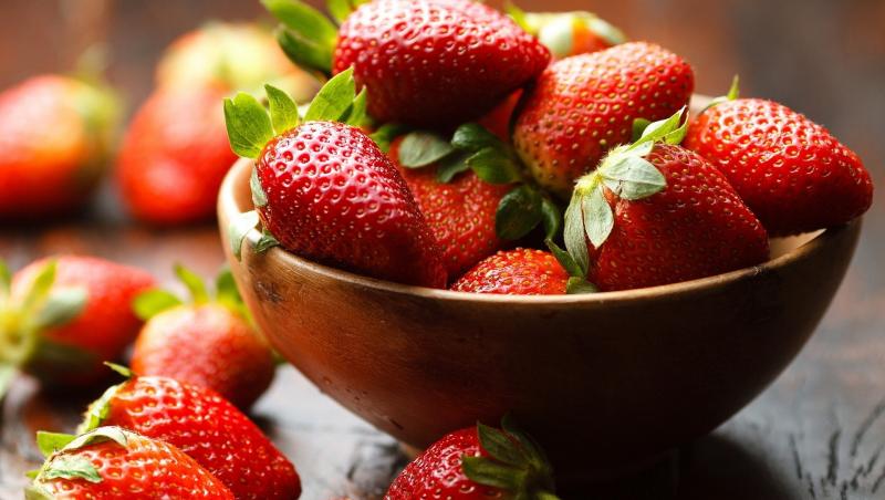 Nu mai arunca niciodată codițele de la căpșuni! Au efecte miraculoase pentru sănătate! Uite cum le poți prepara!
