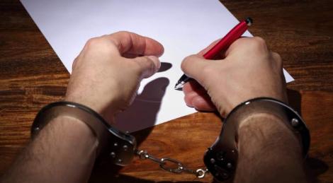 20 de zile: atât ar putea să li se scadă din pedeapsă deținuților care scriu cărți în închisoare