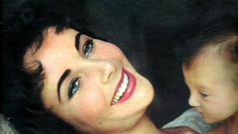Oare a moștenit frumusețea mamei? Cum arată unica fiică a actriţei Elizabeth Taylor. Ochii violeți,  dați mai departe