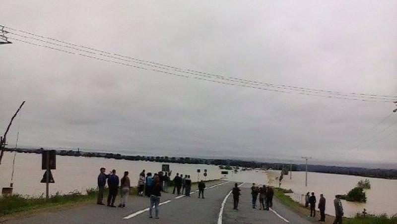 Cod portocaliu de ploi! Drumul european care face legătura cu Moldova a fost inundat, iar circulația este întreruptă în județul Vrancea