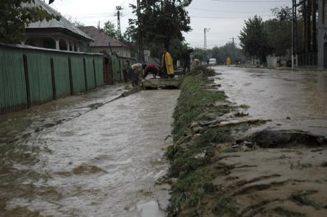Avertizare meteo pentru nord estul țării. Cod roșu de inundații pe râurile din Moldova