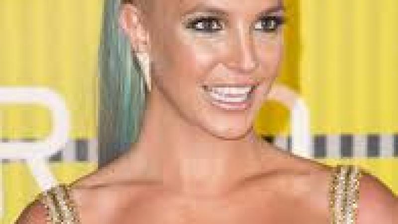 Cum arată mama a șase copii pe care Britney Spears a ales-o  ca imagine a mărcii sale de lenjerie intimă. Doamne, cum arată!