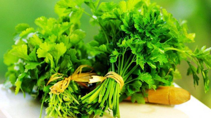 Dieta cu pătrunjel face ravagii printre rom&acirc;nce. Rezultate spectaculoase &icirc;n cel mai scurt timp!