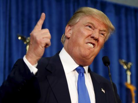 Campanie împotriva lui Donald Trump, în SUA. Cine merge la vot primește poze nud