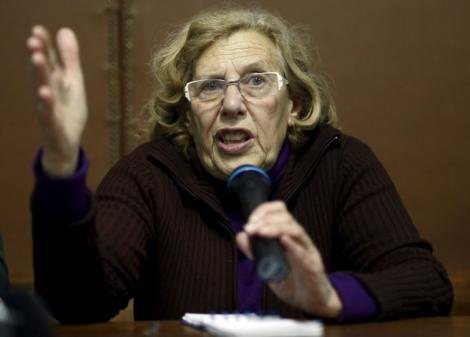 Alte femei la vârsta ei croșetează și împletesc botoșei! Povestea Manuelei Carmena, „bunicuța” de 72 de ani care conduce Primăria Madridului