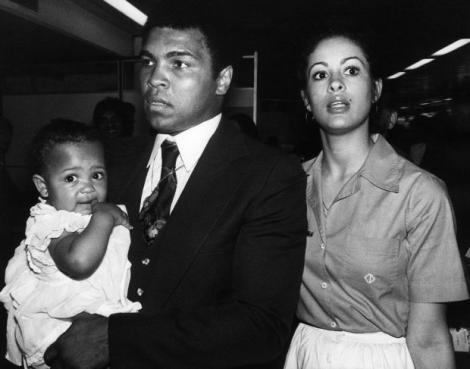 Fata lui Muhammad Ali a publicat ultima fotografie cu tatăl său. Printre lacrimi, a scris un ultim mesaj