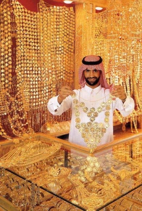 Străzi de aur și pârtii de schi în mall! Arabii din Dubai sfidează imaginația oricui fiindcă au...prea mulți bani!
