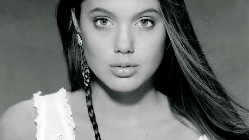 Galerie FOTO cu grad uriaș de frumusețe! Angelina Jolie, 15 ani, primele blițuri! Cea mai frumoasă femeie din lume poza pentru prima dată