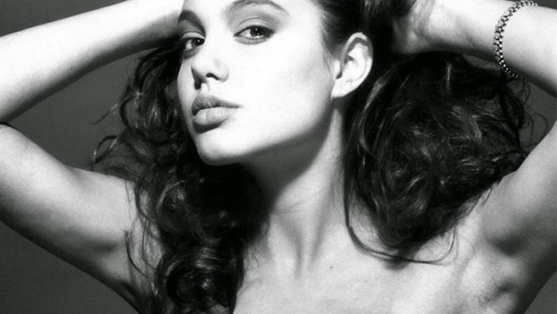 Galerie FOTO cu grad uriaș de frumusețe! Angelina Jolie, 15 ani, primele blițuri! Cea mai frumoasă femeie din lume poza pentru prima dată