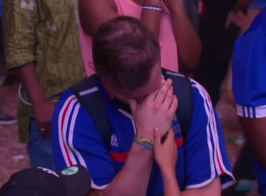 C&acirc;nd fotbalul unește oamenii! Cea mai emoționantă fază de la Euro 2016 a devenit virală &icirc;n toată lumea!