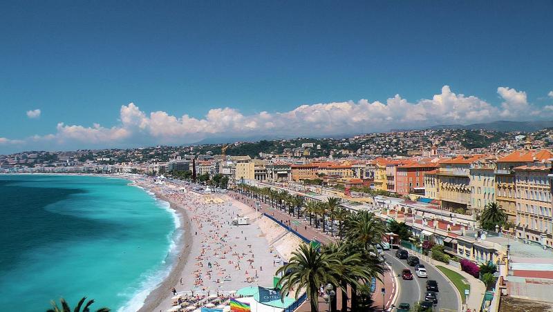Promenade des Anglais, bulevardul construit de aristocraţia engleză! Simbolul petrecerilor, luxului şi vacanţei, însângerat de ziua Franţei