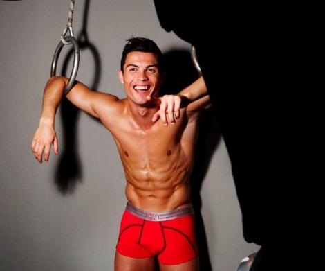 Ce s-a întâmplat cu abdomenul plin de "pătrățele" al lui Cristiano Ronaldo?! Informația a fost făcută publică de un jurnalist