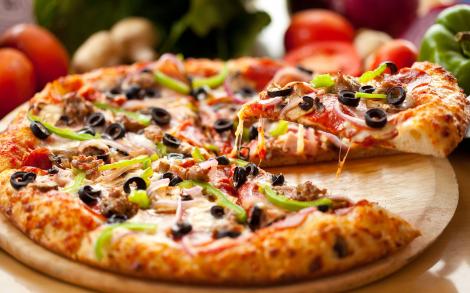 Cum să faci cea mai bună pizza, acasă. Oricine are aceste ingrediente în frigider