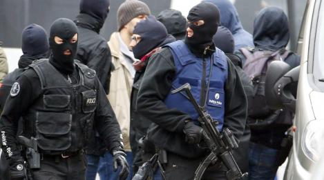 Alertă!  La Bruxelles poliția urmărește un individ suspectat că ar avea explozibili asupra sa