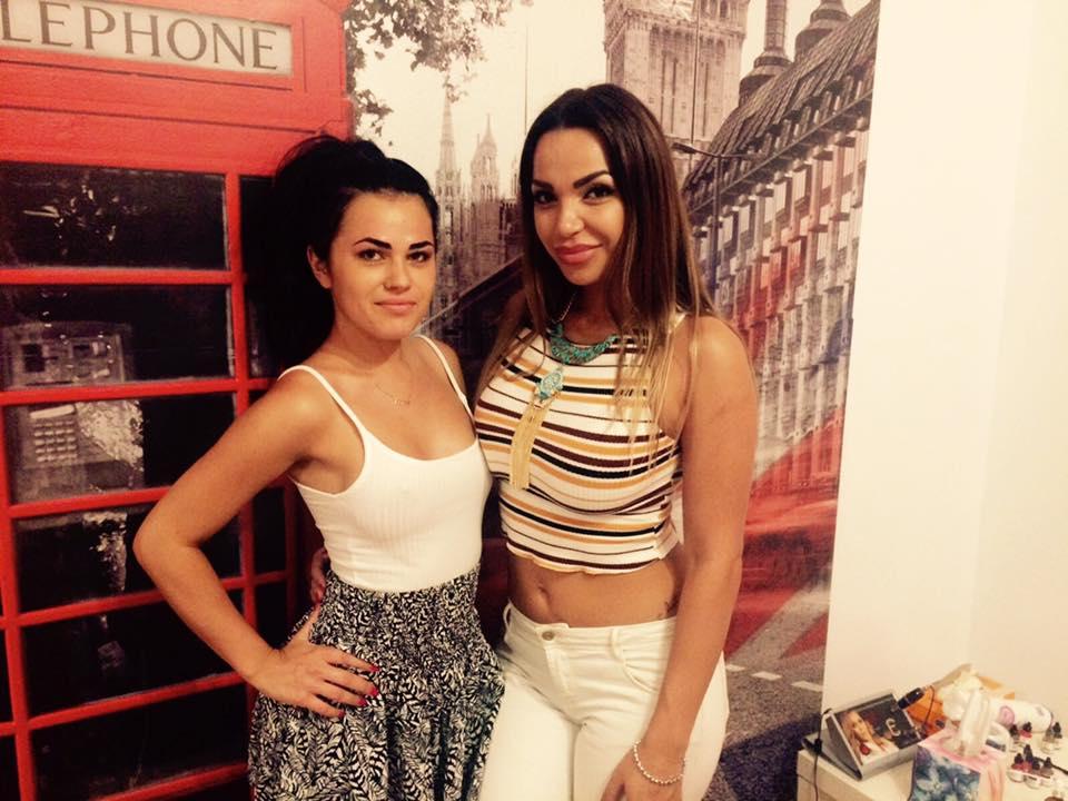 Ispitele Deea și Ramona, prietene la cataramă. Fanii: „Stai la distanță de acest diavol feminin!”