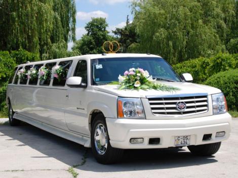 Cu câte mașini este obligatoriu să mergi la nuntă?! Rușii au stabilit un număr maxim