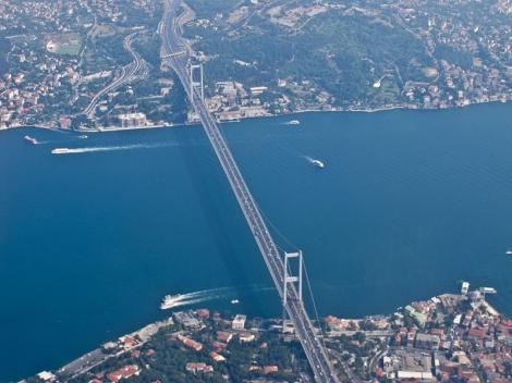 Turcia schimbă numele Podului Bosfor, în memoria celor 290 de victime ale puciului eșuat. Ce denumire va purta