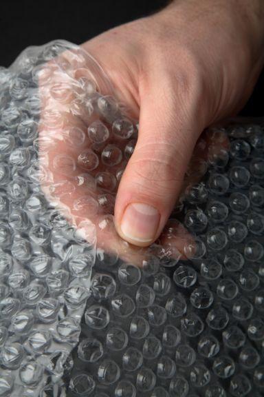 Tu te-ai &icirc;ntrebat vreodată? Care a fost utilizarea iniţială a foliei cu bule de aer