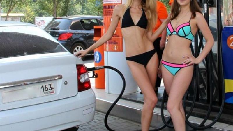 Cel mai tare schimb! Carburant gratis pentru fetele care vin să alimenteze îmbrăcate în bikini!