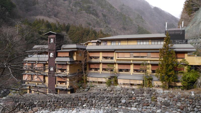 Cel mai vechi hotel din lume are 1.300 de ani! Pe aici au trecut nu doar turiști, ci și samurai! Rămâi uimit dacă vezi cum arată în interior!